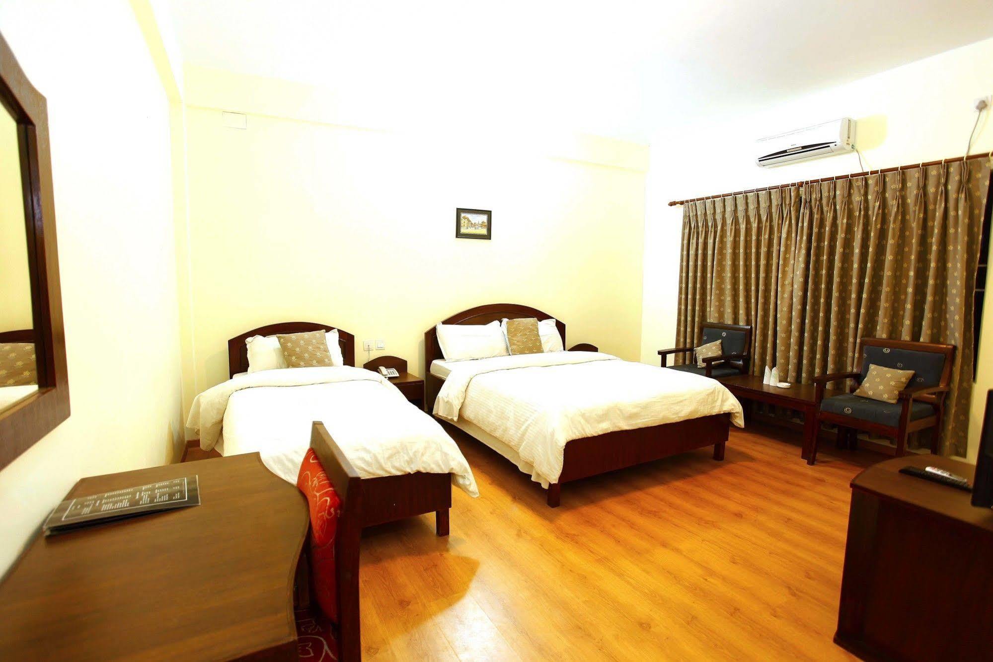 Hotel Crown Himalayas Pokhara Eksteriør bilde